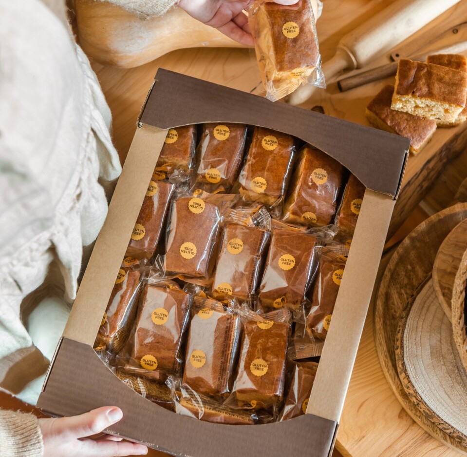 Box of pumpkin and yuzu sponge cake, gluten-free and lactose-free 30uds