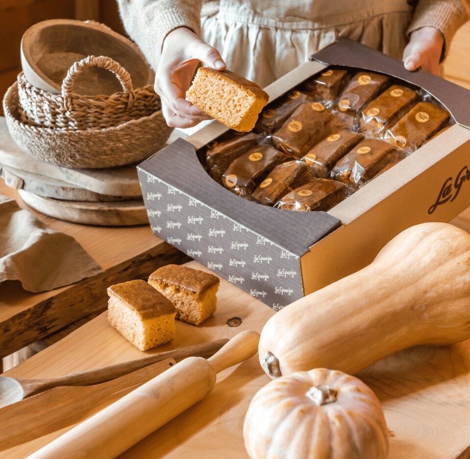 Box of pumpkin and yuzu sponge cake, gluten-free and lactose-free 30uds