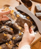Caja de bizcocho de cacao con chips de chocolate sin gluten y sin lactosa 30 uds