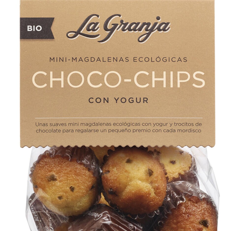 Organic mini fairy cakes choco-chips with yogurt