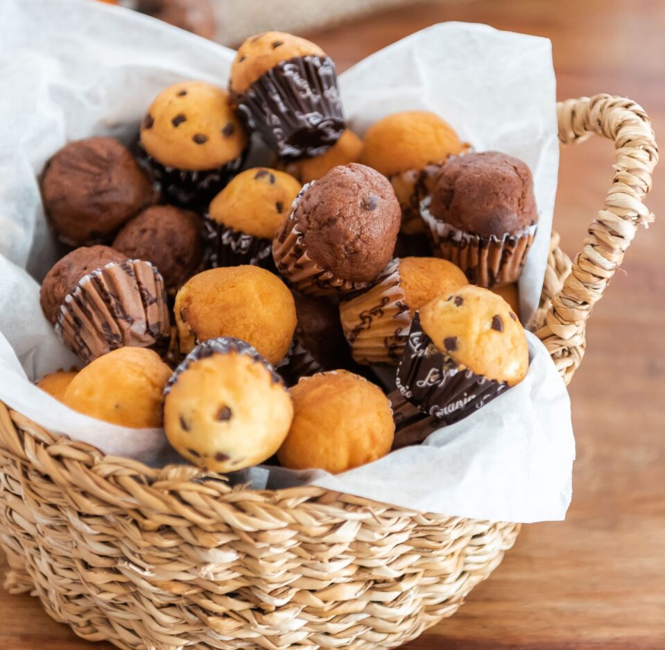 Gluten-free and lactose-free choco-chip mini fairy cakes Gluten-free and lactose-free choco-chip mini fairy cakes